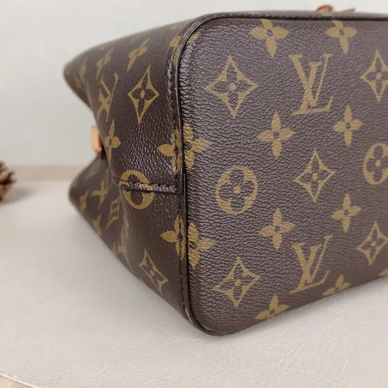 Louis Vuitton Crossbody Bag NÉONOÉ Bucket Bag BB Monogram PVC BB 20 × 13 × 20 cm — detail view 5 of 11