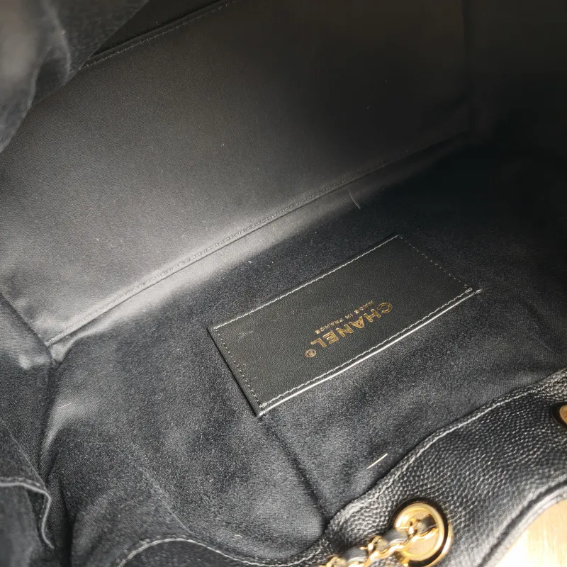 Chanel Shoulder Bag25Bag Black Grained Calfskin Small26 × 14 × 30 cm — detail view 10 of 11