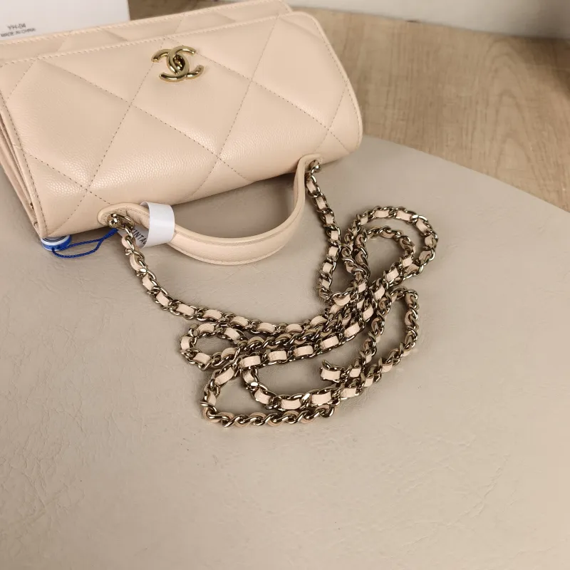 Chanel Crossbody Bag Edition woc Beige Calfskinmini19.2 × 7 × 12.3 cm — detail view 5 of 15