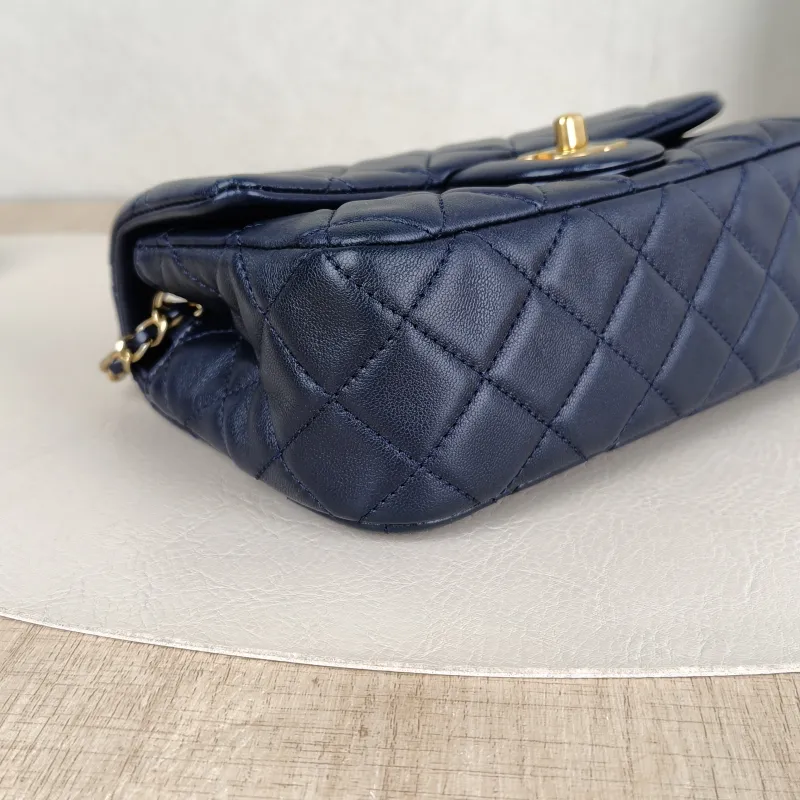 Chanel Crossbody Bag mini Blue Lambskin One Size20 × 6 × 12 cm — detail view 5 of 15