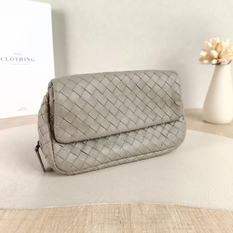 Bottega Veneta Shoulder Bag Woven Messenger Bag Grey Calfskin One Size 19 × 5 × 11 cm — cover view 4 of 5