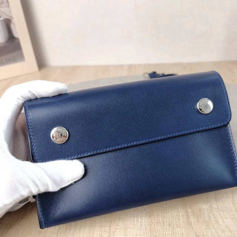 Hermès Crossbody Bag hermesnap 18 Crossbody Bag Epsom Calfskin One Size 18.5 × 4.5 × 11.5 cm K — detail view 1 of 12