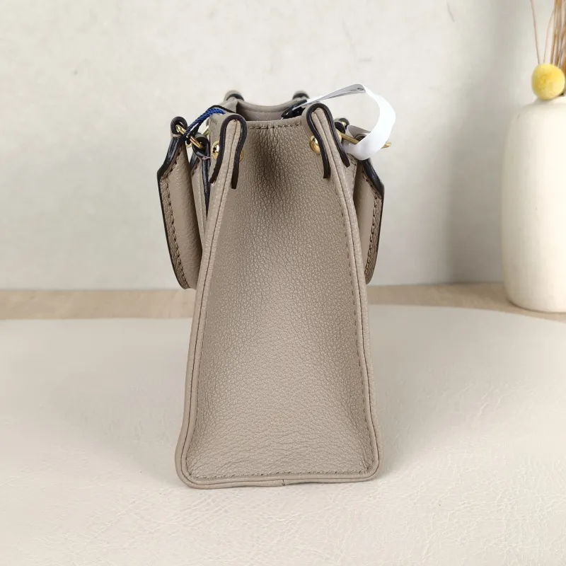 Louis Vuitton Crossbody Bag Onthego BB · White Empreinte Embossed Calfskin Monogram BB18 × 8.5 × 15 cm — detail view 2 of 11