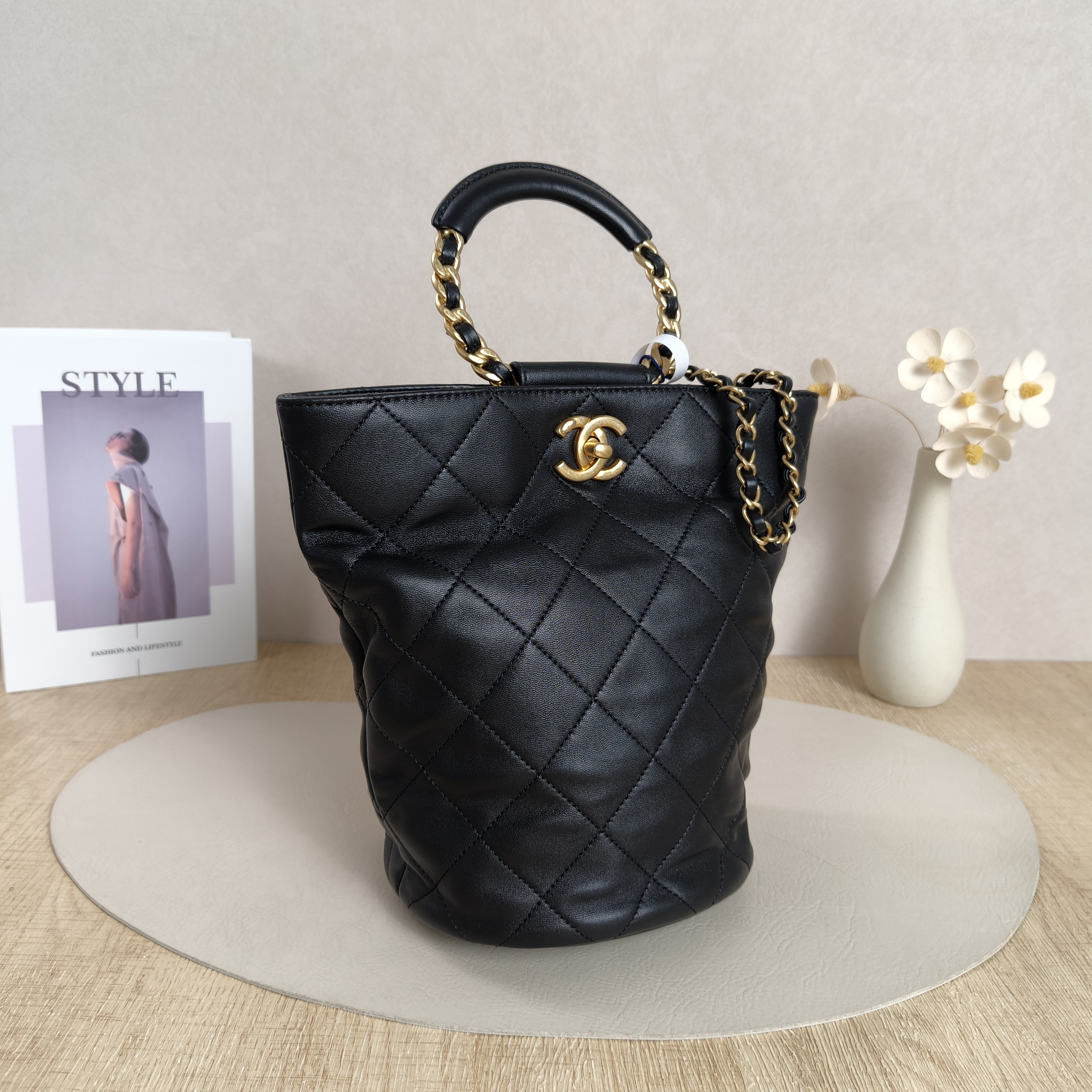 Chanel Crossbody Bag Black Lambskin 16 × 14 × 22 cm — cover view 2 of 11