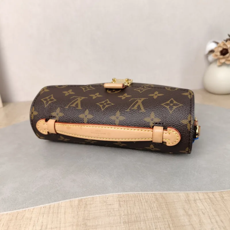 Louis Vuitton Crossbody Bag Pochette Métis East West Monogram PVC Small 21.5 × 6 × 13.5 cm — detail view 2 of 13