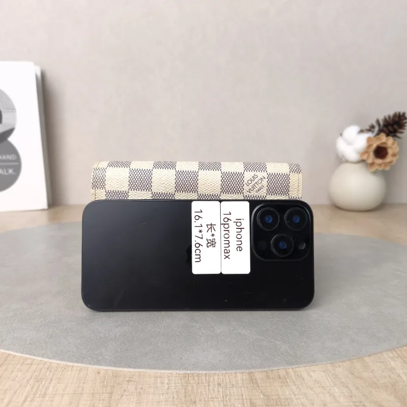 Louis Vuitton Wallet Edition Wallet PVC One Size15 × 3 × 10 cm — cover view 3 of 5