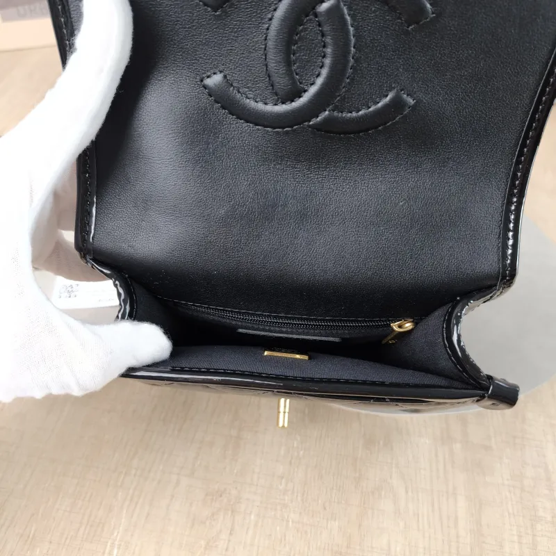 Chanel Crossbody Bag 22k Messenger Bag — detail view 3 of 11