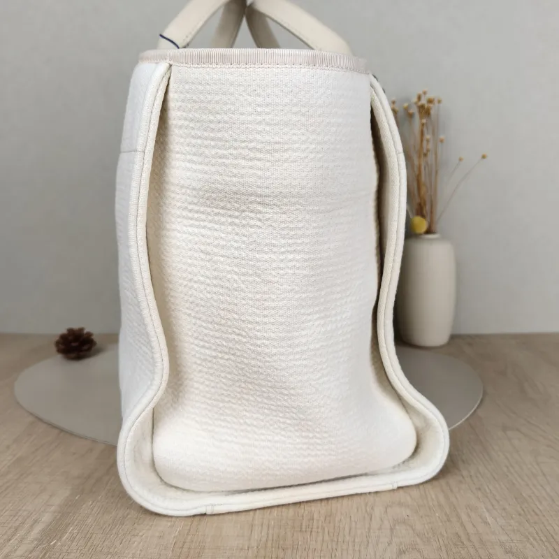 Chanel Shoulder Bag White 38 × 19 × 29.5 cm — detail view 9 of 15