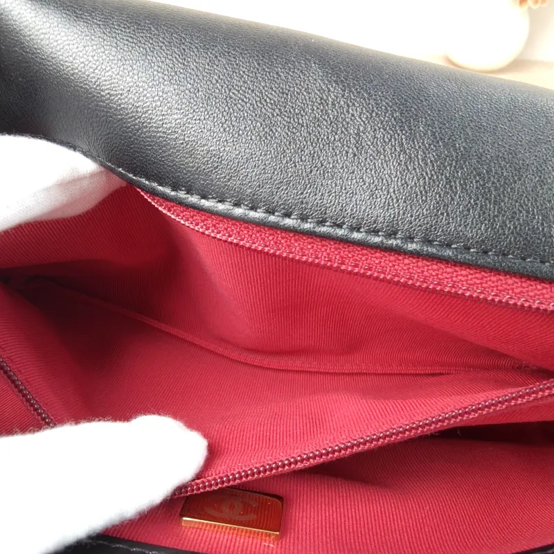 Chanel Crossbody Bag 19Bag Black SL ambskin Small 26 × 9 × 16 cm Microchip Edition — detail view 1 of 12