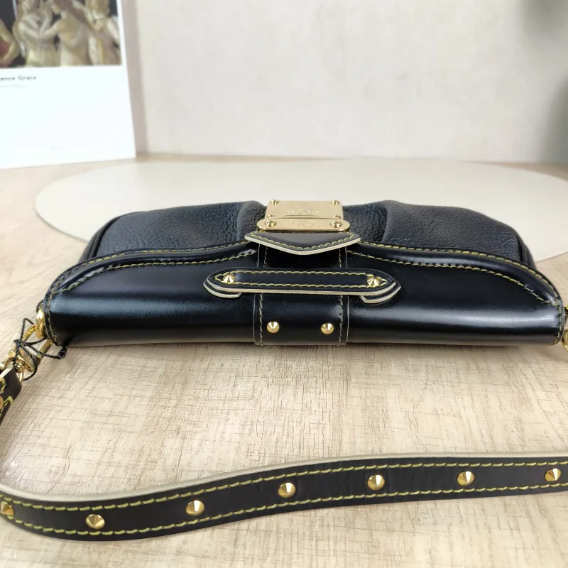 Louis Vuitton Suhali Vintage Black Calfskin One Size 23 × 4 × 12 cm — detail view 7 of 12