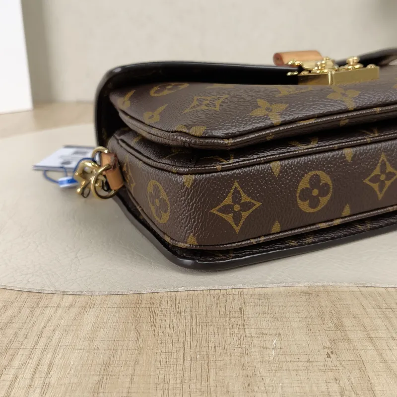 Louis Vuitton Crossbody Bag Pochette Métis East West Monogram PVC Small21.5 × 6 × 13.5 cm — detail view 17 of 18