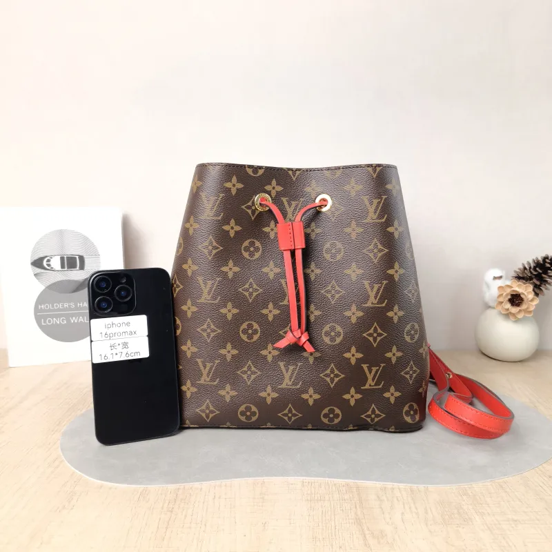 Louis Vuitton Shoulder Bag NÉONOÉ Bucket Bag PVC Medium 26 × 17.5 × 26 cm — cover view 3 of 5
