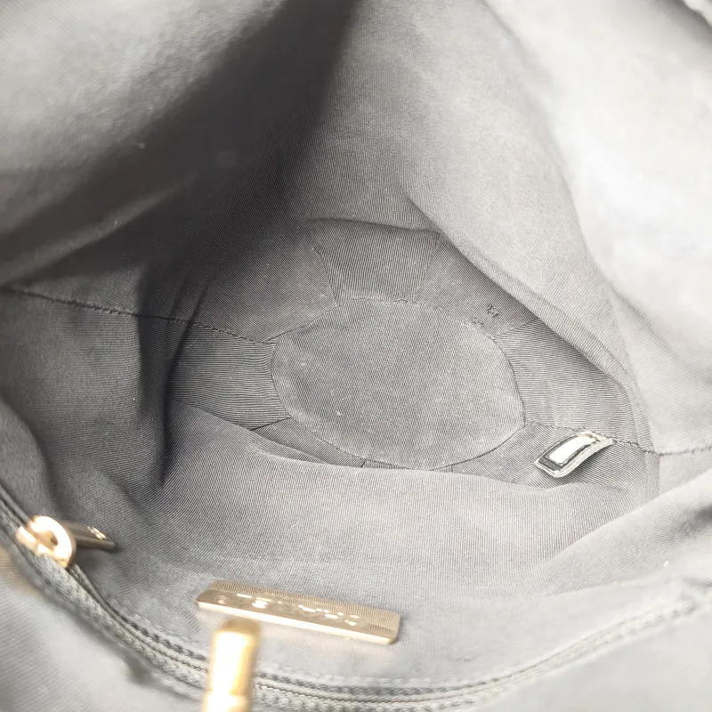 Chanel Shoulder Bag Bucket Bag Black Calfskin One Size 25 × 14 × 20 cm 27 — detail view 11 of 11