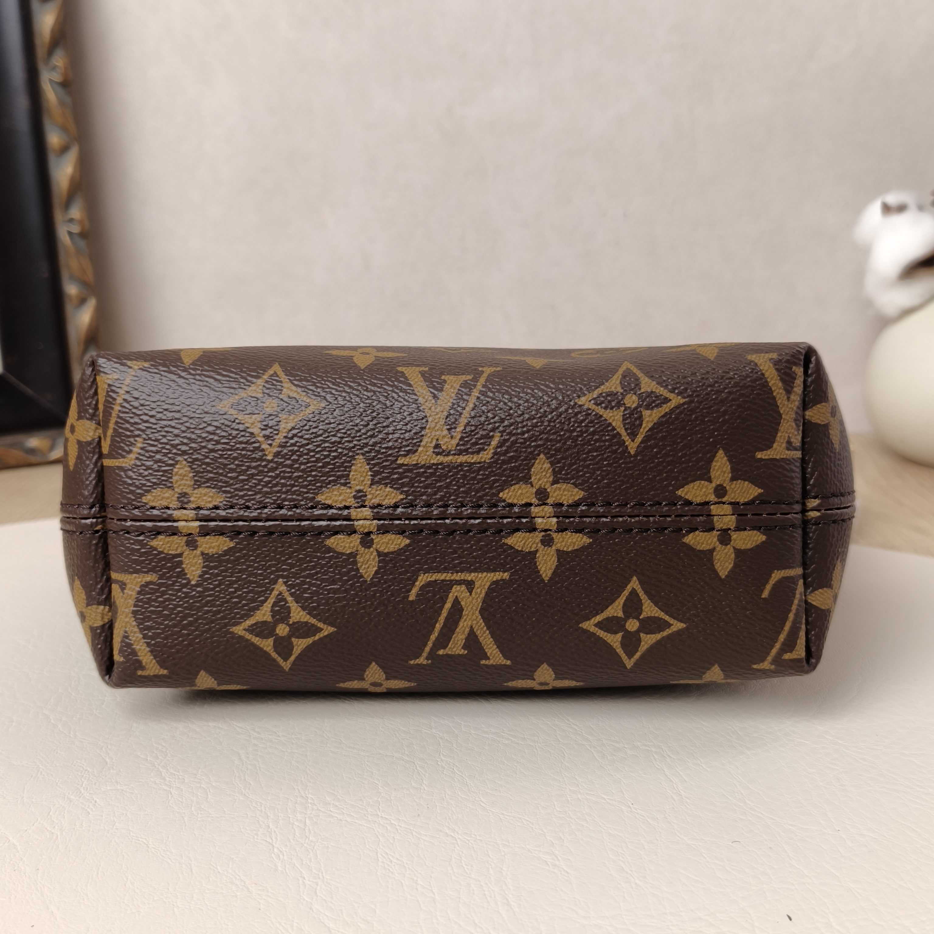 Louis Vuitton Shoulder Bag Pochette Hills Monogram PVC One Size18.5 × 6.5 × 11 cm — cover view 5 of 9