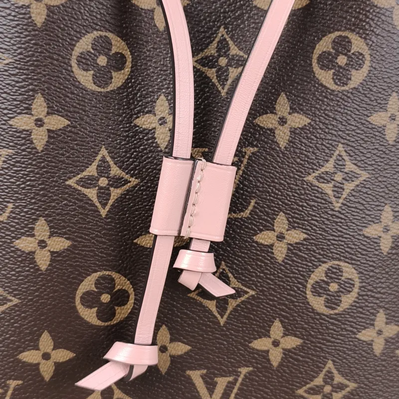 Louis Vuitton Shoulder Bag NÉONOÉ Bucket Bag PVC Medium 26 × 17.5 × 26 cm — detail view 4 of 9