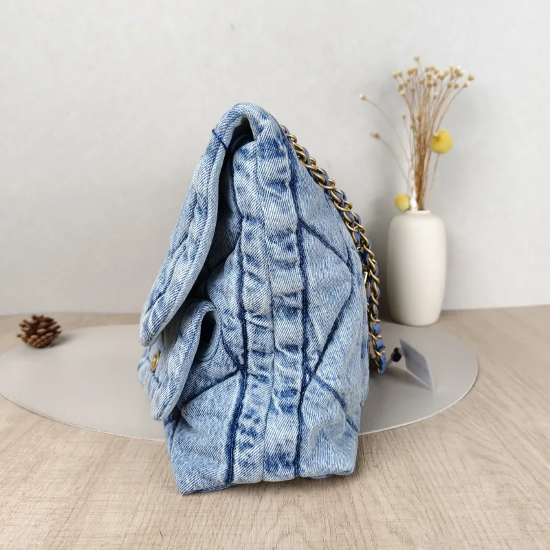 Chanel Shoulder Bag25k Blue One Size35 × 10 × 24 cm — detail view 11 of 17