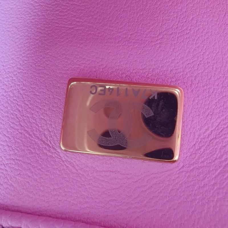 Chanel Crossbody Bag Pink Grained Calfskin One Size 24 × 8 × 17 cm — detail view 3 of 11