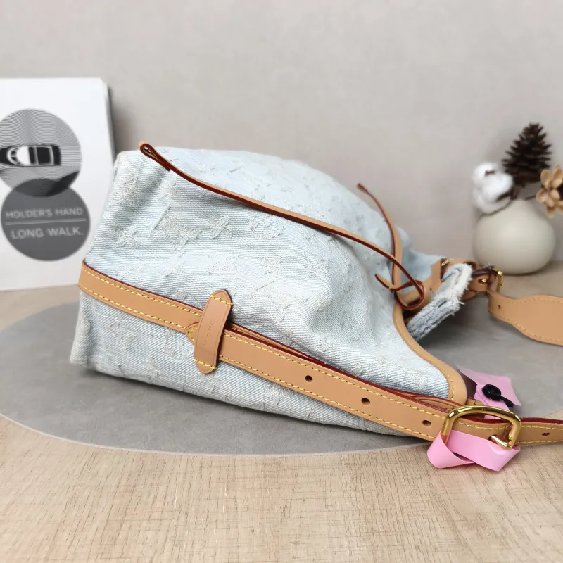 Louis Vuitton Crossbody Bag Carryall Blue Small29 × 12 × 24 cm — detail view 3 of 19