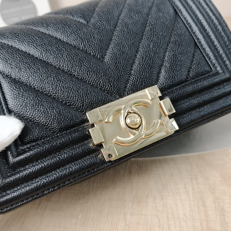Chanel Crossbody Bagv leboy Black Grained Calfskin Small20.5 × 8.5 × 12 cm — detail view 12 of 13