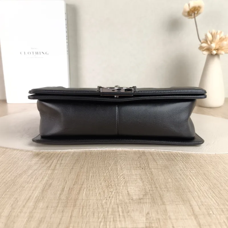 Chanel Crossbody Bagv leboy Black Lambskin Medium25 × 9 × 15 cm — cover view 3 of 5