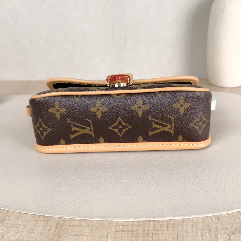 Louis Vuitton Crossbody Bag Diane Baguette Bag Monogram PVC nano 19 × 6 × 10.5 cm — cover view 4 of 6