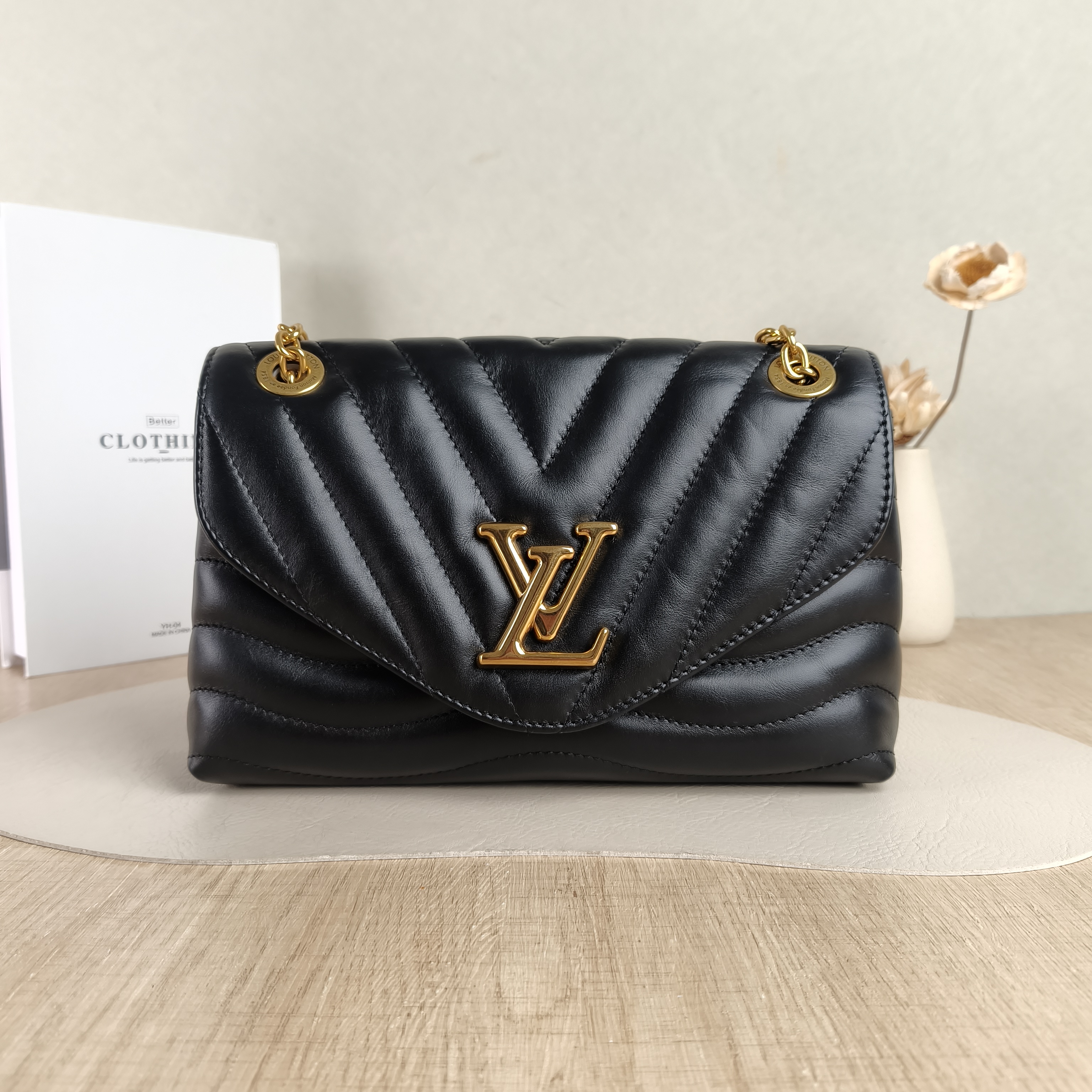 Louis Vuitton Shoulder Bag New Wave Shoulder Bag Black Calfskin One Size26 × 8 × 16 cm