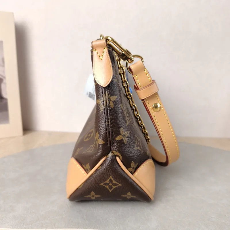 Louis Vuitton Crossbody Bag Boulogne PVC Small 26 × 9.5 × 16 cm — detail view 2 of 11