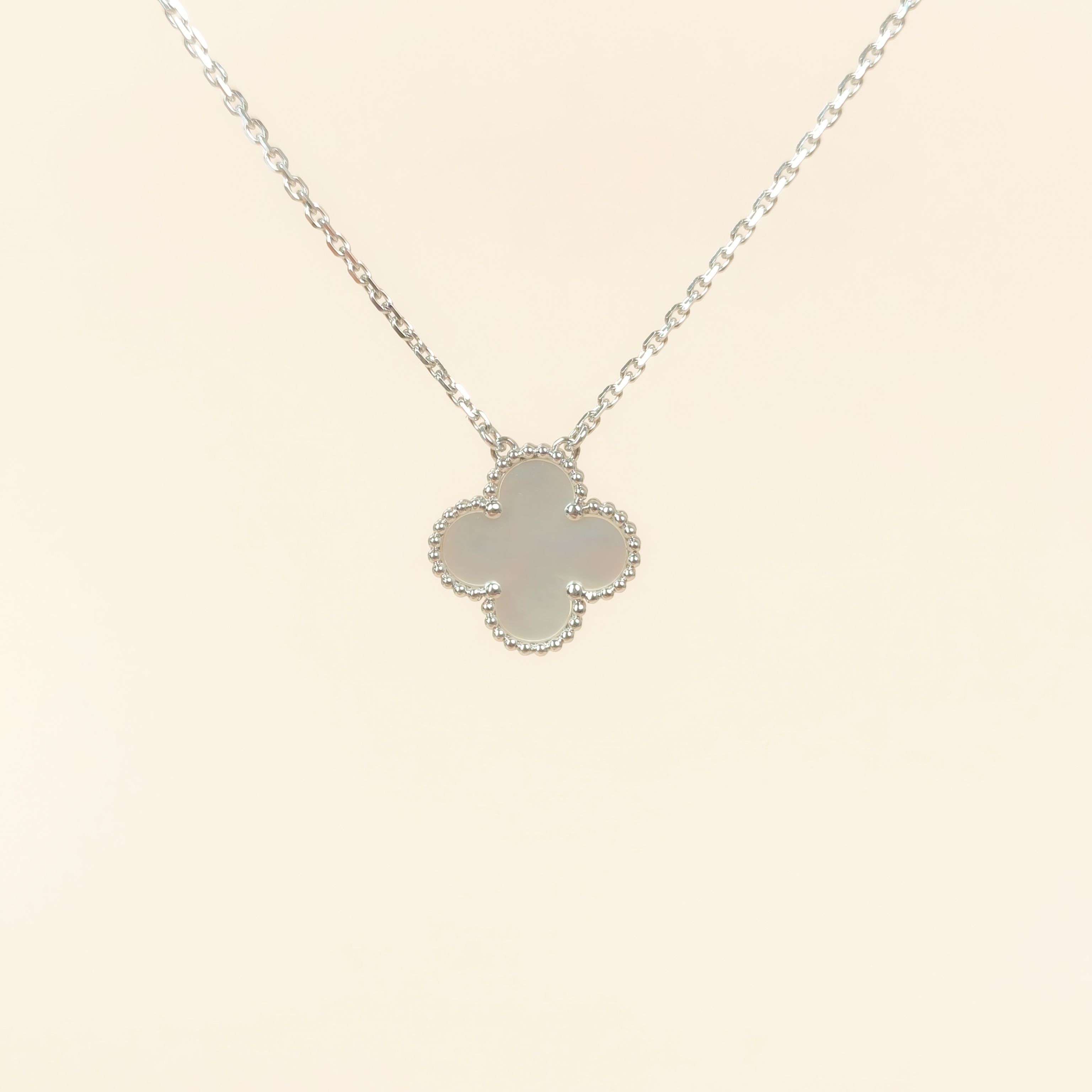 Van Cleef & Arpels Necklace Alhambra Alhambra Collection Necklace White Mother-of-Pearl Pearl · White Mother-of-Pearl18KW hite Gold Vintage Small1.…