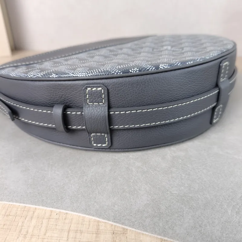 GOYARD Crossbody Bag Hirondelle Grey ine Canvas One Size 25 × 6 × 17 cm — detail view 2 of 12