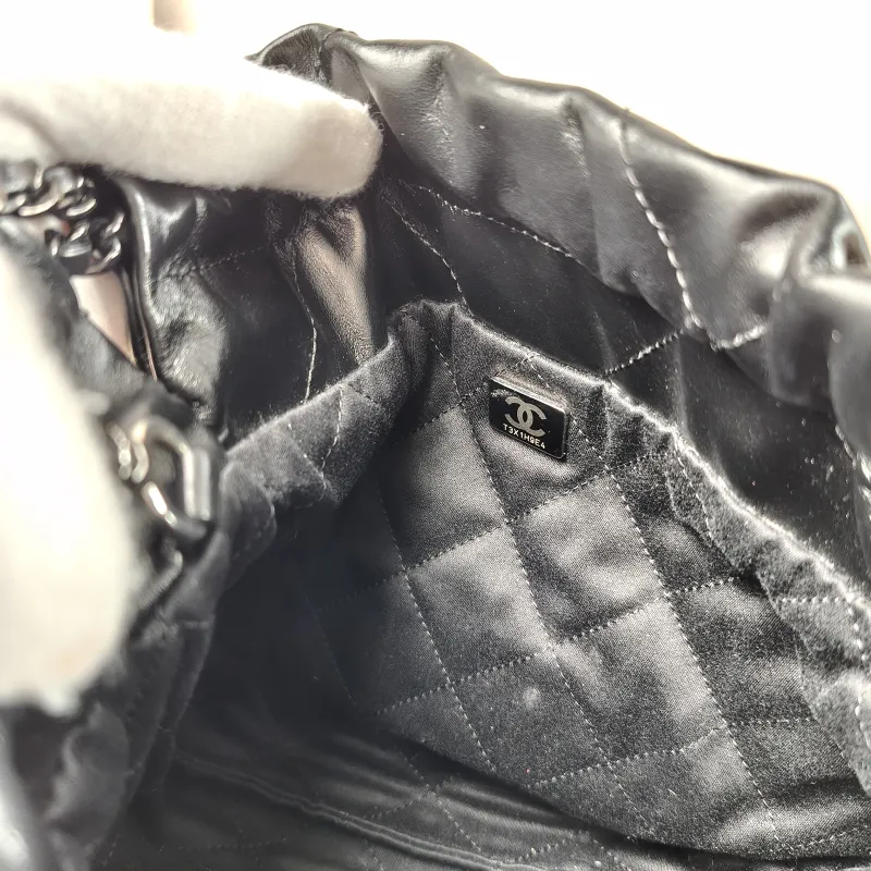 Chanel Shoulder Bag 22Bag Black CC alfskin Mini 20 × 6 × 19 cm — detail view 10 of 11