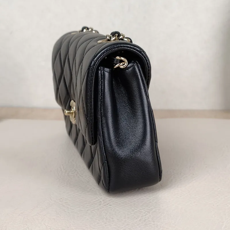 Chanel Crossbody Bag Crossbody Bag Black Lambskin One Size 19 × 4 × 11 cm — detail view 8 of 12