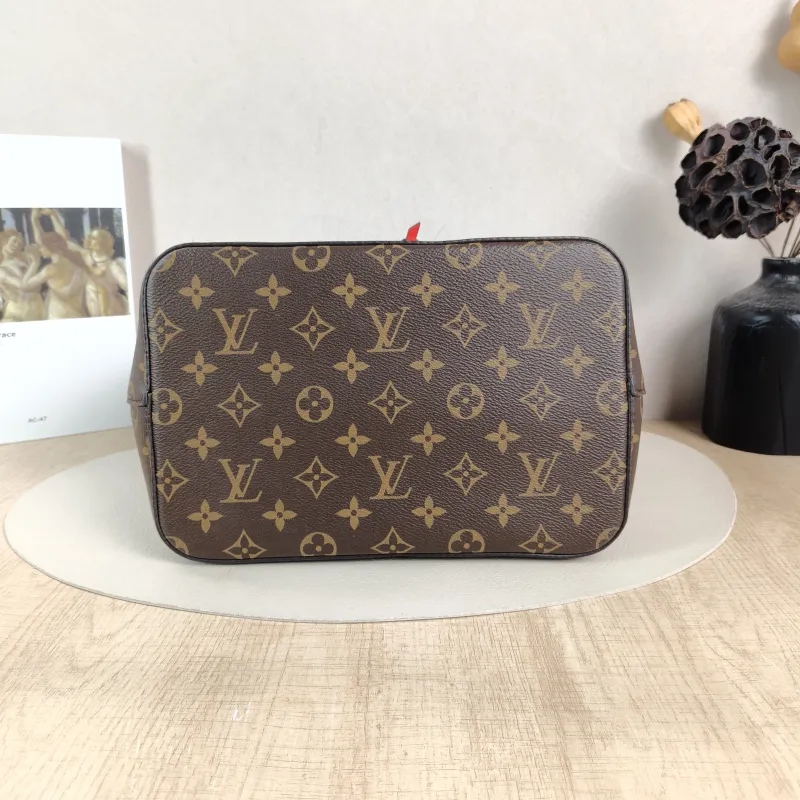 Louis Vuitton Shoulder Bag NÉONOÉ Bucket Bag PVC Medium 26 × 17.5 × 26 cm — cover view 3 of 5