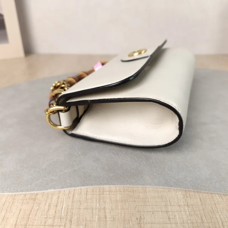 GUCCI Crossbody Bag Diana Crossbody Bag White Calfskin Mini 18.5 × 4 × 11 cm — detail view 1 of 15
