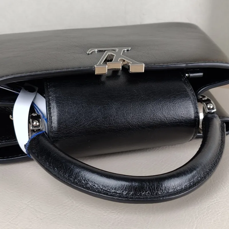 Louis Vuitton Crossbody Bag Capucines East West Black Calfskin BB 26.5 × 8 × 14 cm — detail view 4 of 13