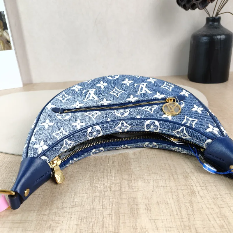Louis Vuitton Crossbody Bag Loop Blue Small 23 × 6 × 13 cm — detail view 5 of 13