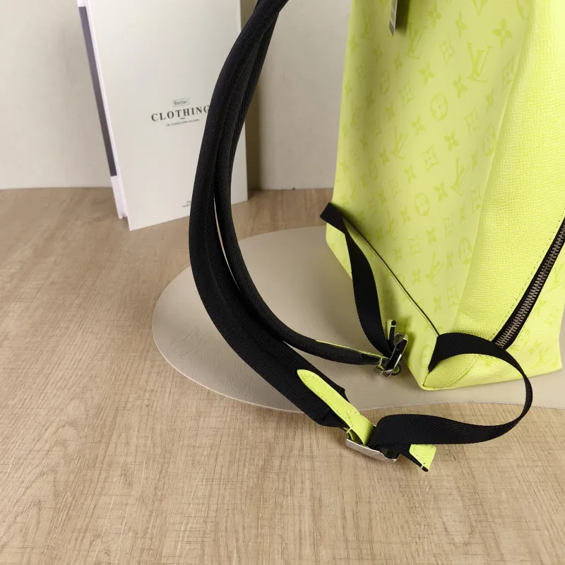 Louis Vuitton Backpack Discovery Slim Backpack Green PVC · Calfskin One Size28 × 13 × 38 cm — detail view 12 of 13