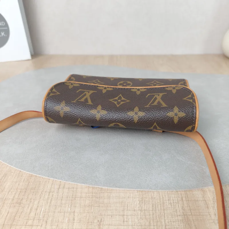 Louis Vuitton Shoulder Bag Shoulder Crossbody Bag Monogram PVC 16 × 4 × 10 cm — detail view 6 of 13