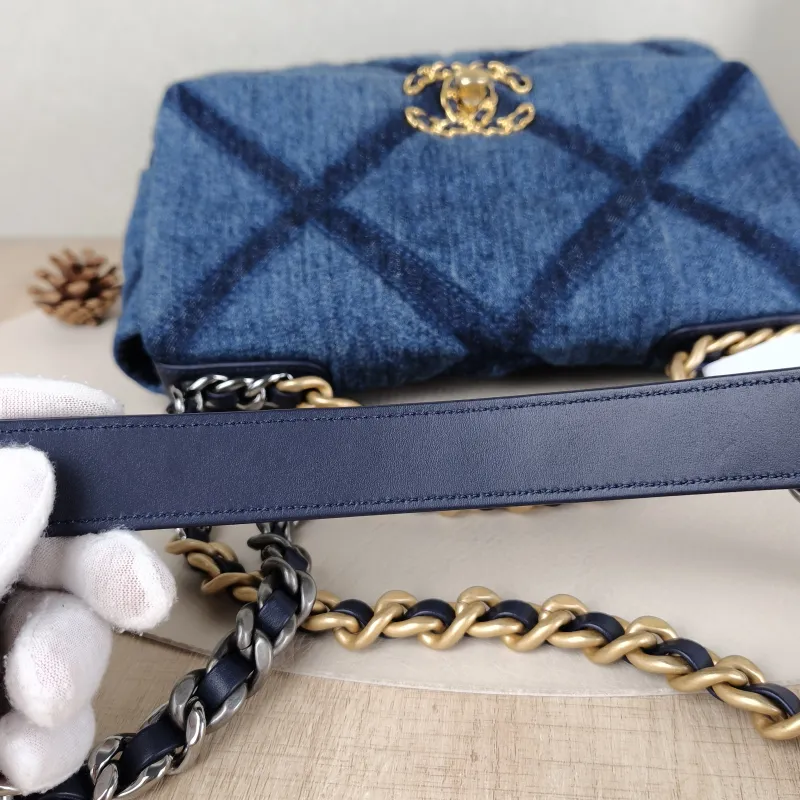 Chanel Crossbody Bag 19Bag Blue Small 26 × 9 × 16 cm — detail view 2 of 15
