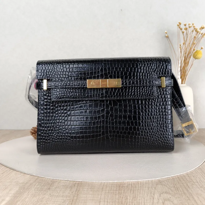 SAINT LAURENT Shoulder Bag MANHATTAN Black Calfskin Medium29 × 7.5 × 20 cm
