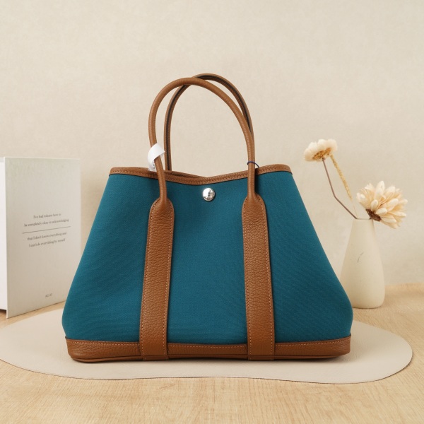 Hermès 30 Y · Dust Bag · 30 × 13 × 21 cm