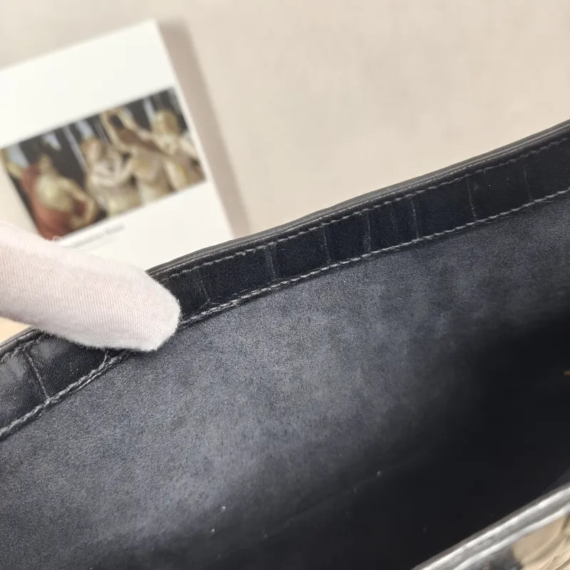SAINT LAURENT Shoulder Bag LE 5 À 7 Black Calfskin Small 23 × 6.5 × 16 cm — detail view 6 of 10