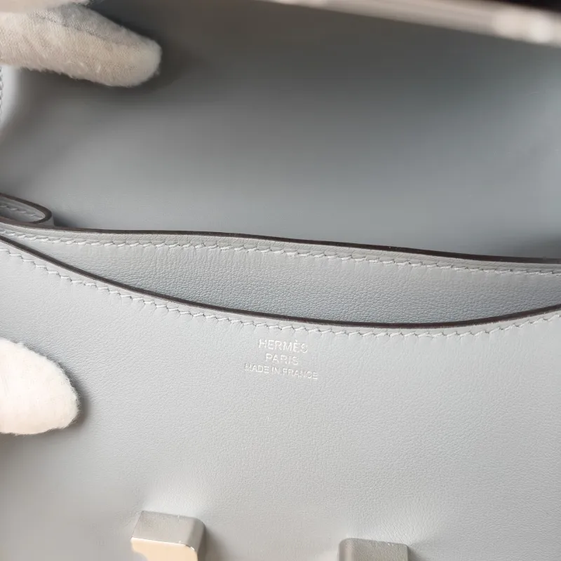 Hermès Crossbody Bag Constance 19 Silver-Tone Hardware Swift Calfskin Mini 19 × 4 × 15 cm K — detail view 9 of 13