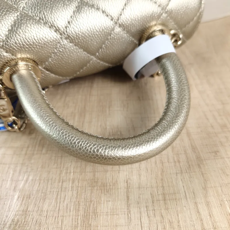 Chanel Crossbody Bag Coco Handle​ Grained Calfskin Mini 19 × 9 × 13 cm — detail view 7 of 12