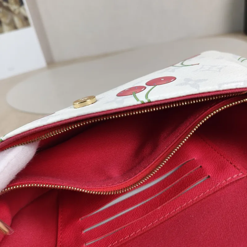 Louis Vuitton Crossbody Bag IVY White · PVC Small 23.5 × 4.3 × 12 cm Conditioned — detail view 4 of 13