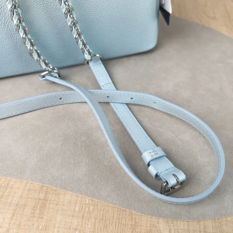 Louis Vuitton Top Handle Bag Capucines Calfskin BB 27 × 9 × 17.5 cm — detail view 12 of 15