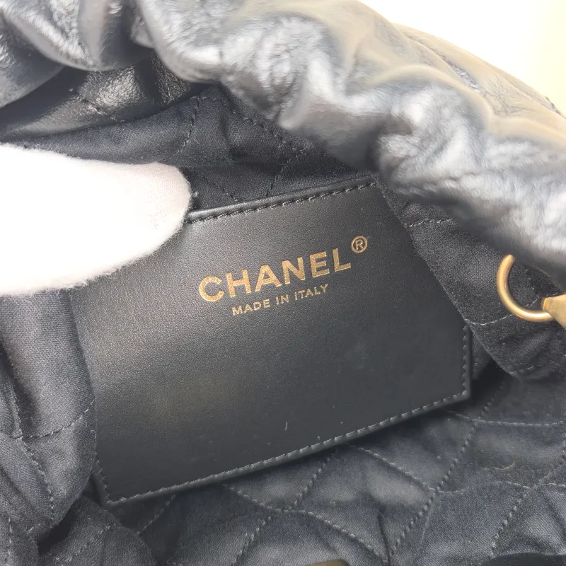 Chanel Shoulder Bag 22Bag Black CC alfskin Mini 20 × 6 × 19 cm — detail view 6 of 11