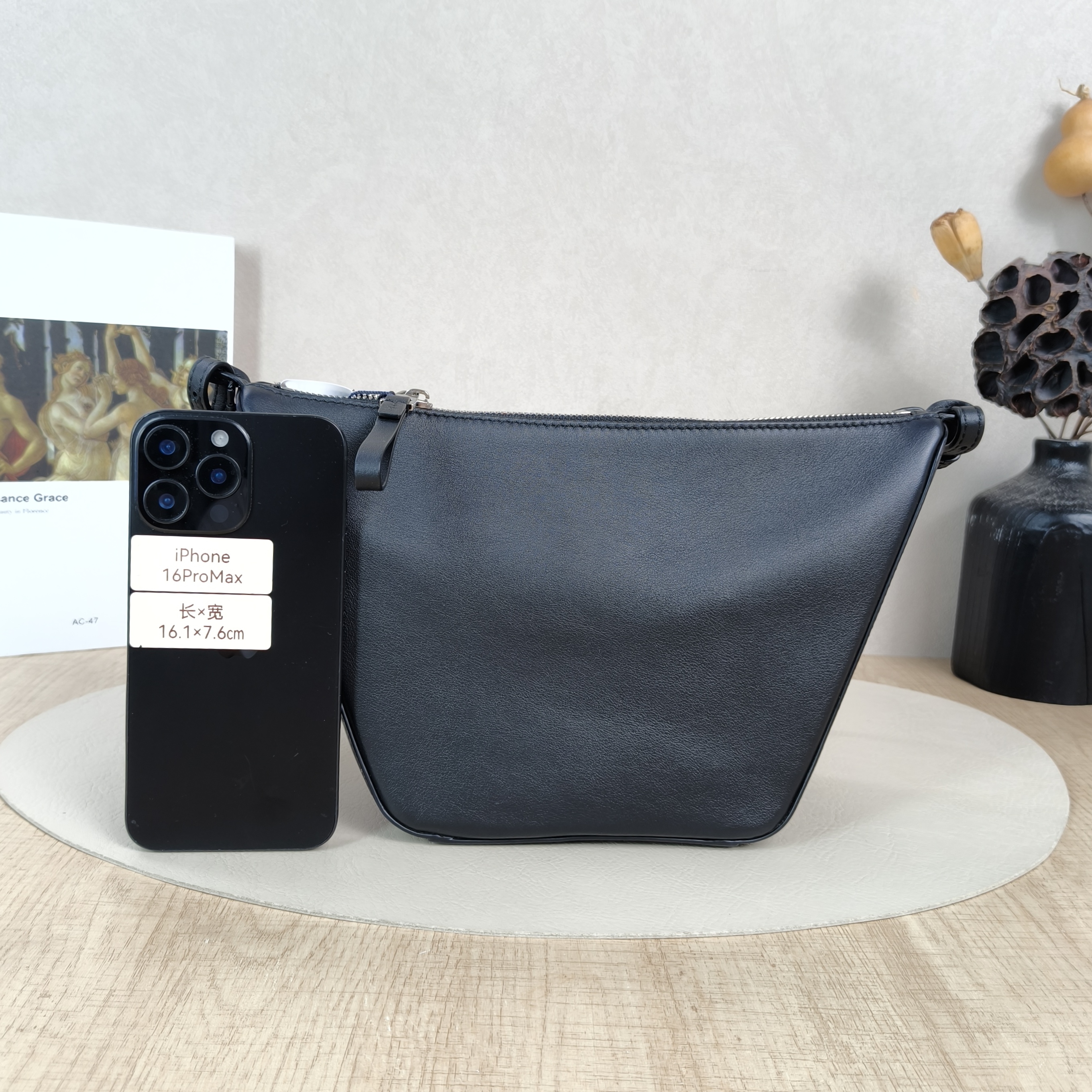 LOEWE Shoulder Bag Hammock Hobo Hobo Black Calfskinmini28 × 9.5 × 17 cm — cover view 2 of 6