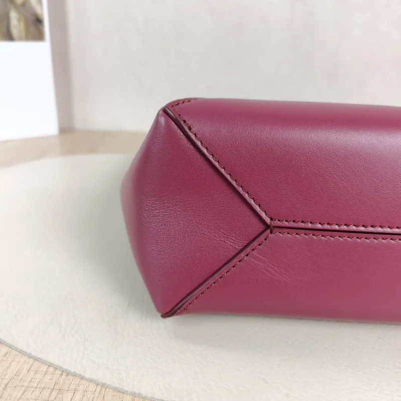 LOEWE Crossbody Bag Puzzle Fold Shopping Tote Calfskinmini16.5 × 9.5 × 20 cm — detail view 6 of 12
