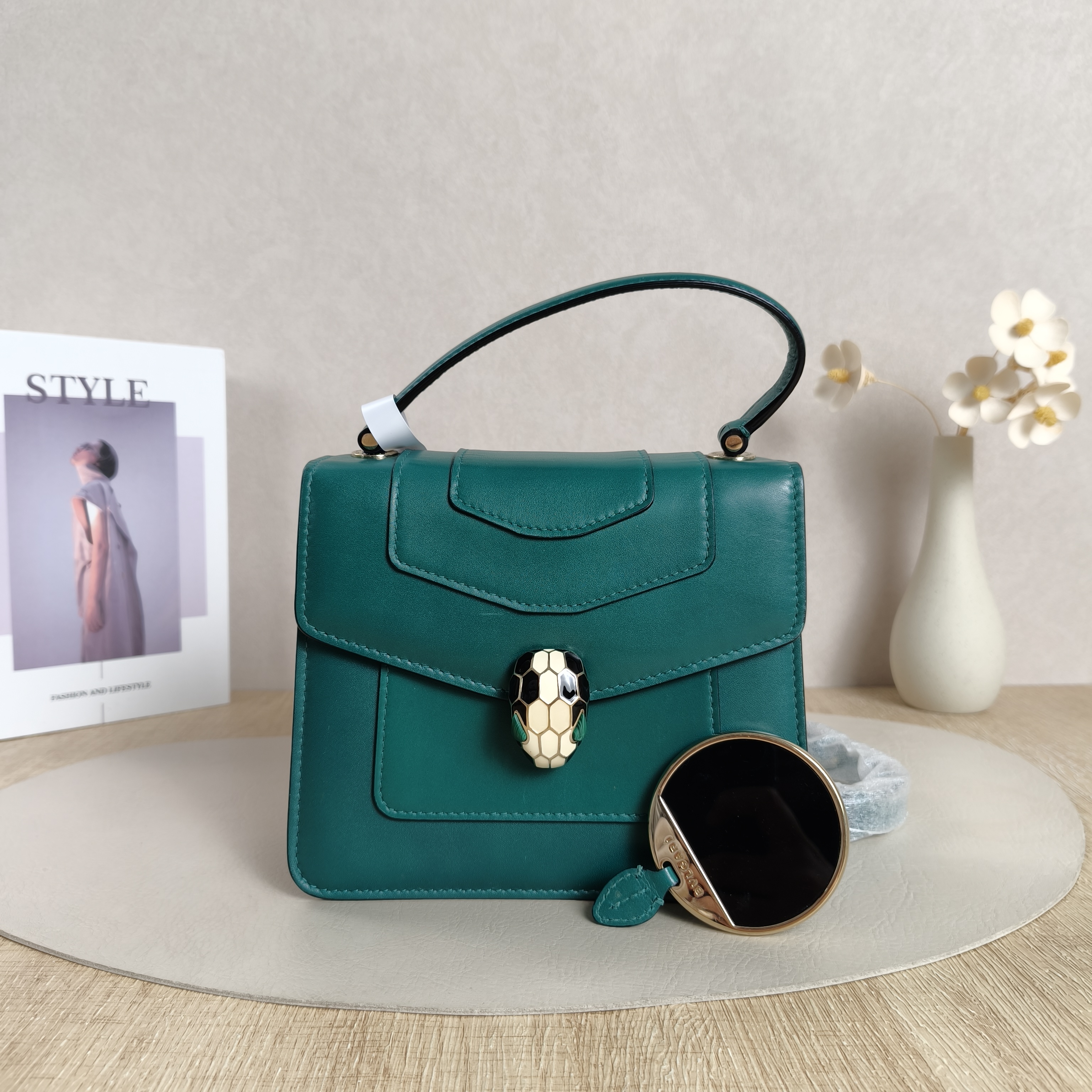 Bvlgari Top Handle Bag Serpenti Forever Collection Green Calfskin18.5 × 10.5 × 16 cm