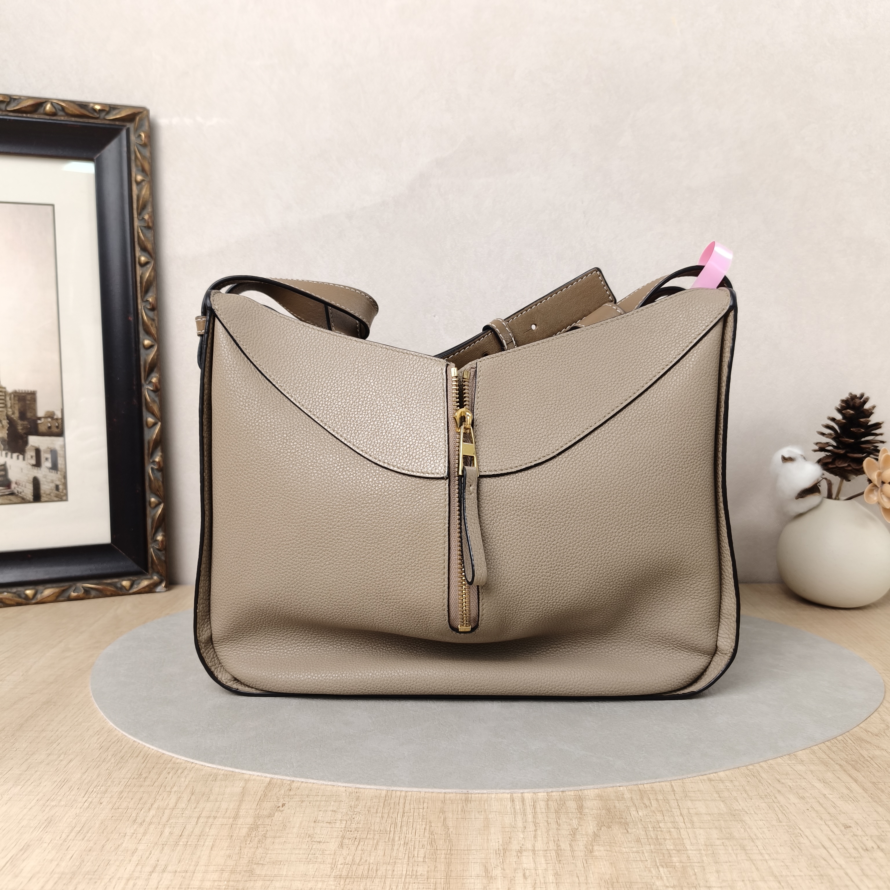 LOEWE Crossbody Bag Hammock Calfskin Medium29 × 14 × 32 cm — cover view 4 of 5